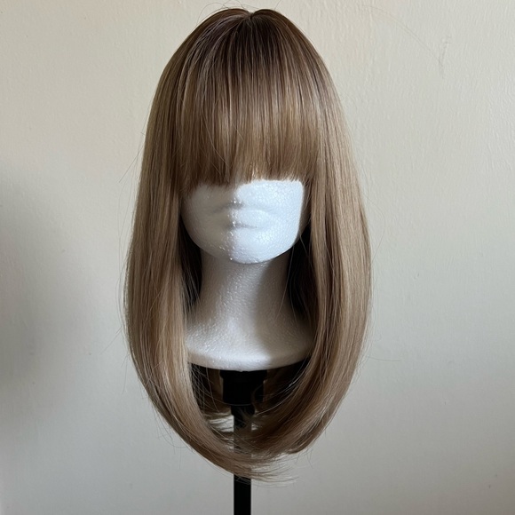 15” Natural Looking Short Straight Synthetic Heat Resistant Fiber Wig - Picture 3 of 11